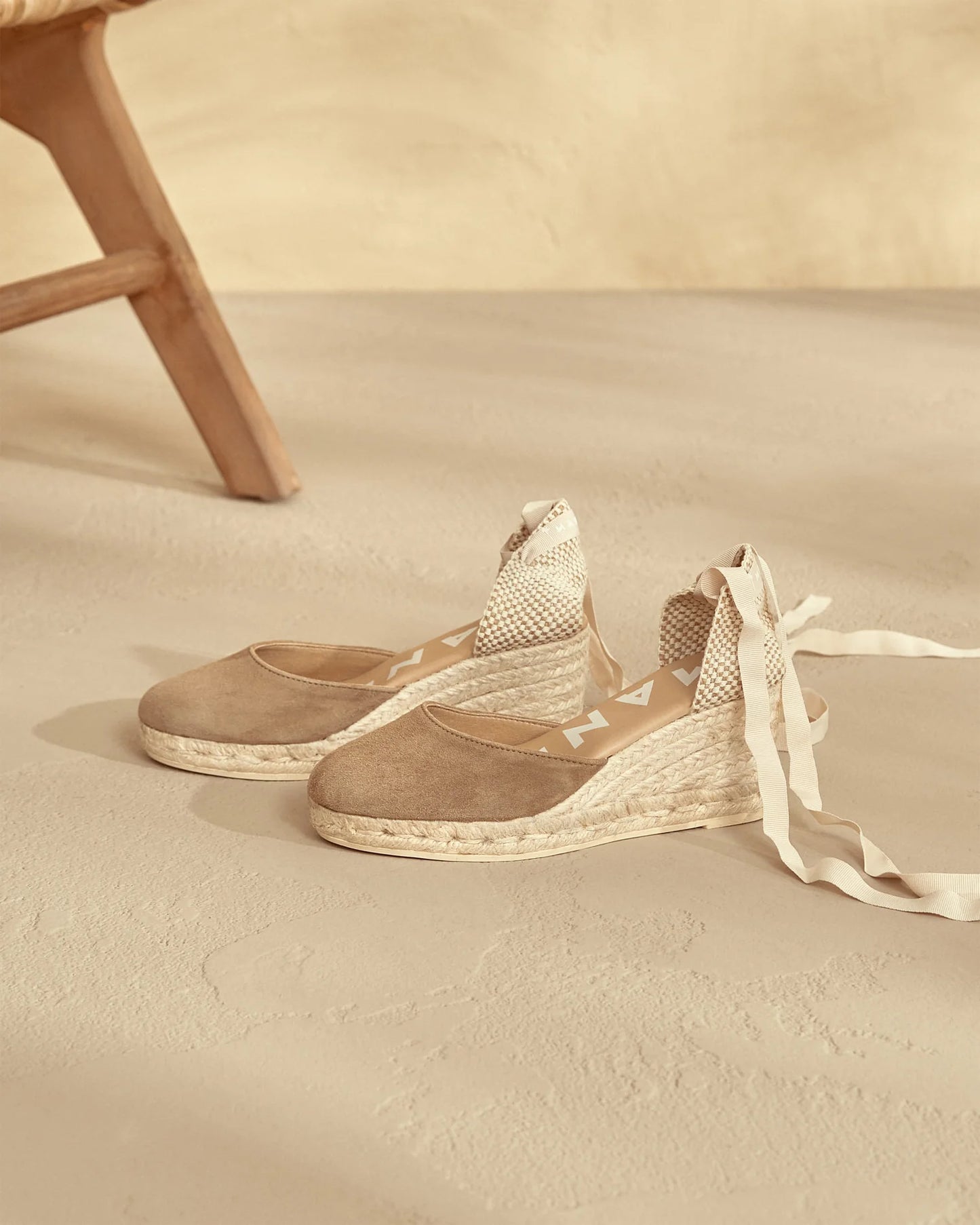 SOFT SUEDE LOW WEDGE