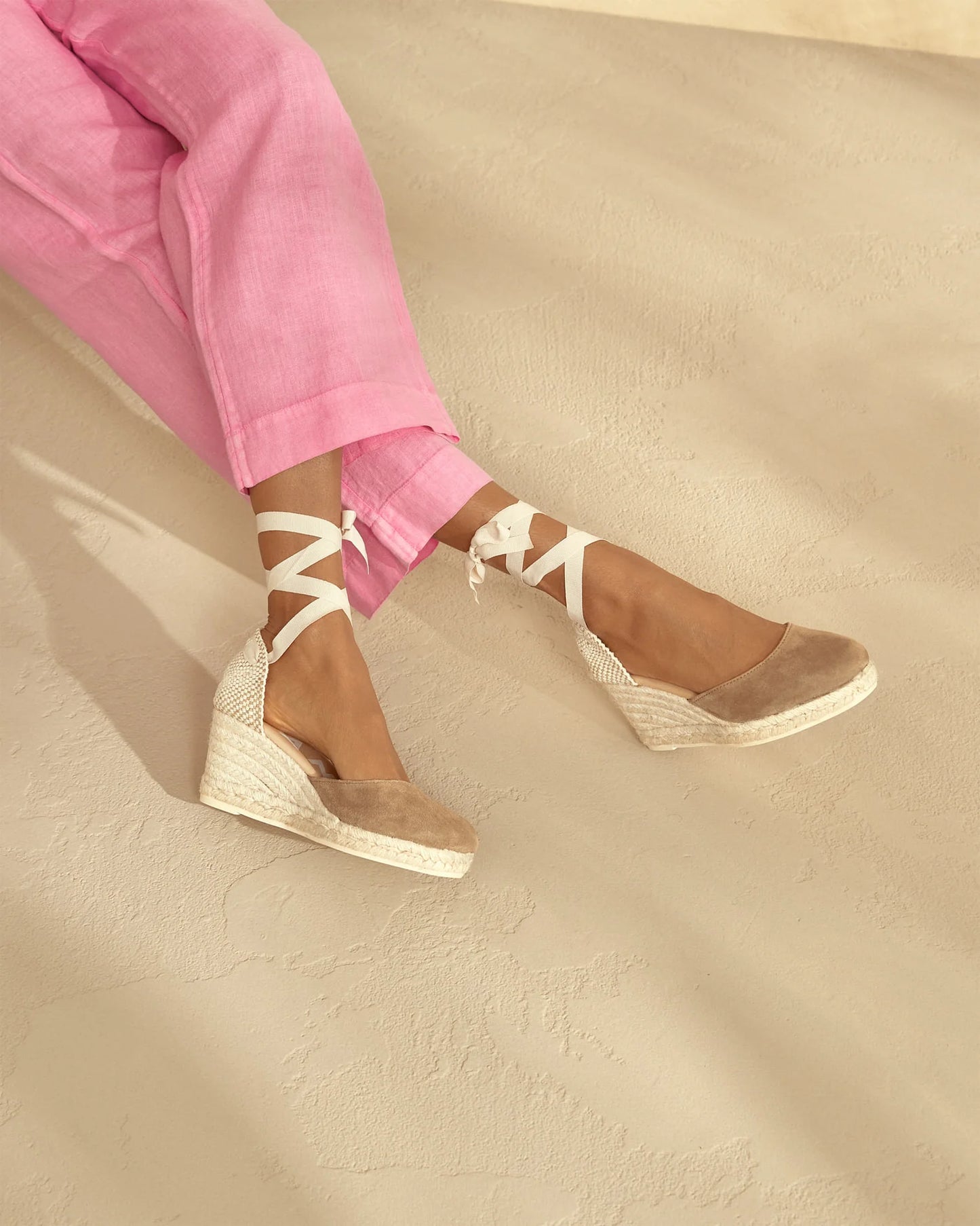 SOFT SUEDE LOW WEDGE